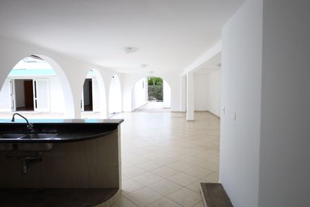 Casa à venda com 590m², 5 quartos e 4 vagasÁrea Externa