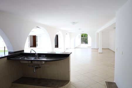 Casa à venda com 590m², 5 quartos e 4 vagasÁrea Externa