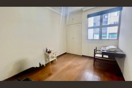 Apartamento à venda com 160m², 4 quartos e 2 vagas Apartamento à venda com 160m², 4 quartos e 2 vagasQuarto