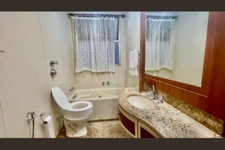 Apartamento à venda com 160m², 4 quartos e 2 vagas Apartamento à venda com 160m², 4 quartos e 2 vagasBanheiro