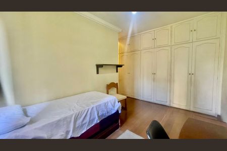 Apartamento à venda com 160m², 4 quartos e 2 vagas Apartamento à venda com 160m², 4 quartos e 2 vagasQuarto