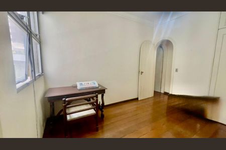 Apartamento à venda com 160m², 4 quartos e 2 vagas Apartamento à venda com 160m², 4 quartos e 2 vagasEscritório