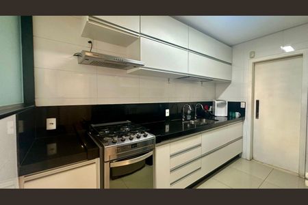 Apartamento à venda com 150m², 4 quartos e 2 vagas Apartamento à venda com 150m², 4 quartos e 2 vagasCozinha