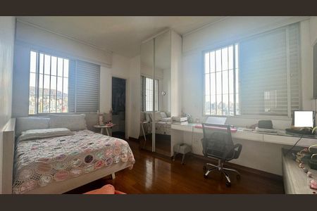 Apartamento à venda com 150m², 4 quartos e 2 vagas Apartamento à venda com 150m², 4 quartos e 2 vagasQuarto