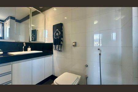 Apartamento à venda com 150m², 4 quartos e 2 vagas Apartamento à venda com 150m², 4 quartos e 2 vagasBanheiro