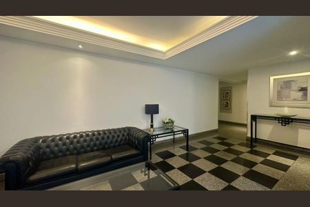 Apartamento à venda com 150m², 4 quartos e 2 vagas Apartamento à venda com 150m², 4 quartos e 2 vagasHall social