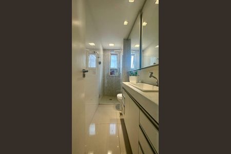 Apartamento à venda com 150m², 4 quartos e 2 vagas Apartamento à venda com 150m², 4 quartos e 2 vagasBanheiro