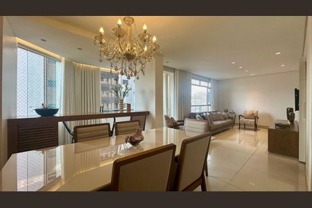 Apartamento à venda com 150m², 4 quartos e 2 vagas Apartamento à venda com 150m², 4 quartos e 2 vagasSala