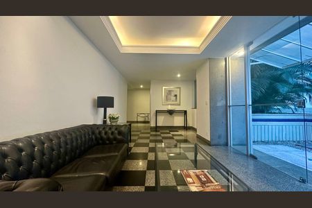 Apartamento à venda com 150m², 4 quartos e 2 vagas Apartamento à venda com 150m², 4 quartos e 2 vagasHall social