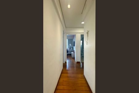 Apartamento à venda com 150m², 4 quartos e 2 vagas Apartamento à venda com 150m², 4 quartos e 2 vagasCorredor