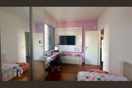 Apartamento à venda com 150m², 4 quartos e 2 vagas Apartamento à venda com 150m², 4 quartos e 2 vagasQuarto