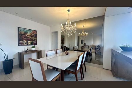 Apartamento à venda com 150m², 4 quartos e 2 vagas Apartamento à venda com 150m², 4 quartos e 2 vagasSala