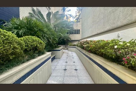 Apartamento à venda com 150m², 4 quartos e 2 vagas Apartamento à venda com 150m², 4 quartos e 2 vagasEntrada do prédio