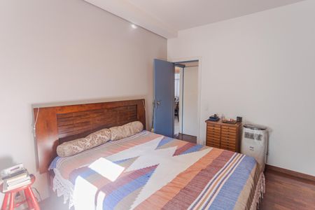 Apartamento à venda com 160m², 4 quartos e 2 vagas Apartamento à venda com 160m², 4 quartos e 2 vagasSuíte