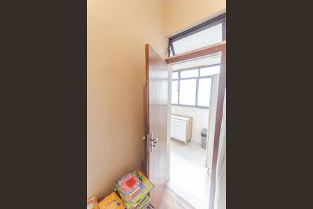 Apartamento à venda com 160m², 4 quartos e 2 vagas Apartamento à venda com 160m², 4 quartos e 2 vagasQuarto de Serviço