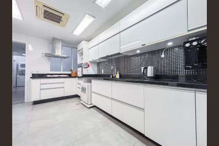 Apartamento à venda com 250m², 4 quartos e 1 vaga