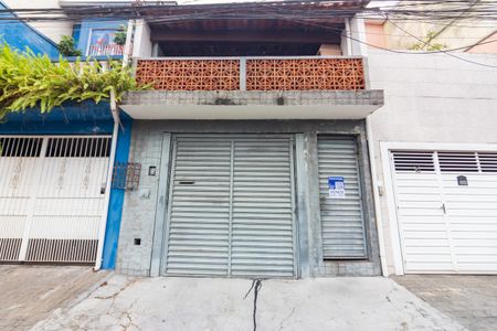 Casa à venda com 160m², 2 quartos e 2 vagas Casa à venda com 160m², 2 quartos e 2 vagasFachada