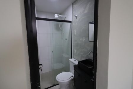 Banheiro de kitnet/studio para alugar com 1 quarto, 21m² em Presidente Altino, Osasco