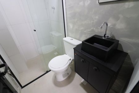 Banheiro de kitnet/studio para alugar com 1 quarto, 21m² em Presidente Altino, Osasco