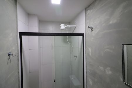Banheiro de kitnet/studio para alugar com 1 quarto, 21m² em Presidente Altino, Osasco