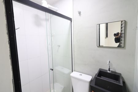 Banheiro Social de kitnet/studio para alugar com 1 quarto, 21m² em Presidente Altino, Osasco