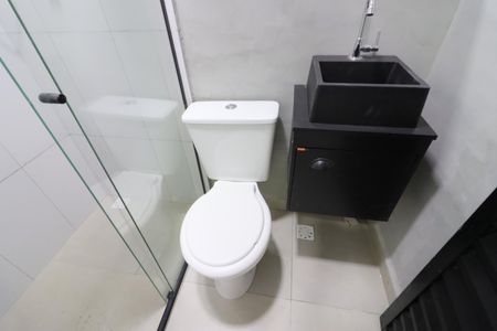 Banheiro Social de kitnet/studio para alugar com 1 quarto, 21m² em Presidente Altino, Osasco