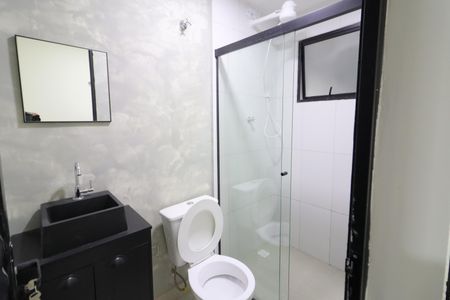 Banheiro de kitnet/studio para alugar com 1 quarto, 21m² em Presidente Altino, Osasco