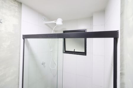 Banheiro de kitnet/studio para alugar com 1 quarto, 21m² em Presidente Altino, Osasco