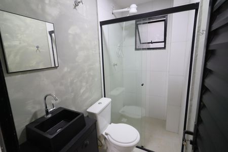 Banheiro de kitnet/studio para alugar com 1 quarto, 20m² em Presidente Altino, Osasco