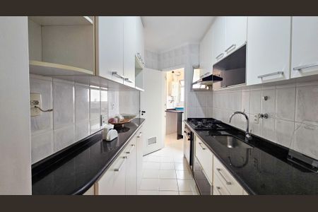 Cozinha de apartamento à venda com 3 quartos, 72m² em Vila Isa, São Paulo