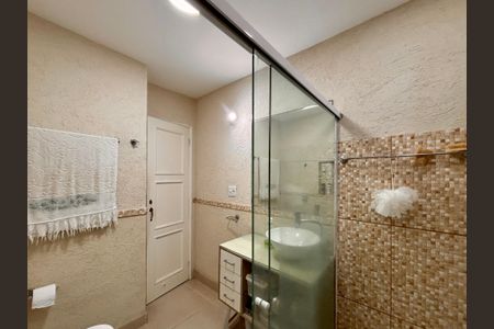 Apartamento à venda com 97m², 2 quartos e 1 vaga Apartamento à venda com 97m², 2 quartos e 1 vagaBanheiro social