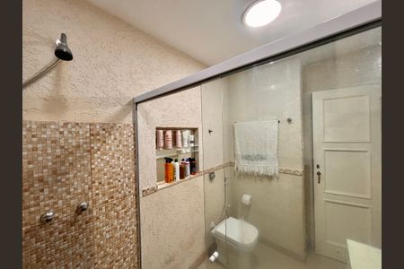 Apartamento à venda com 97m², 2 quartos e 1 vaga Apartamento à venda com 97m², 2 quartos e 1 vagaBanheiro social