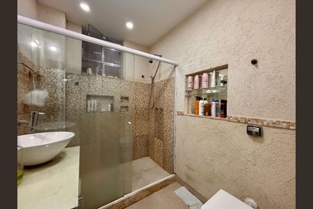 Apartamento à venda com 97m², 2 quartos e 1 vaga Apartamento à venda com 97m², 2 quartos e 1 vagaBanheiro social