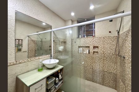 Apartamento à venda com 97m², 2 quartos e 1 vaga Apartamento à venda com 97m², 2 quartos e 1 vagaBanheiro social