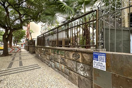 Apartamento à venda com 268m², 4 quartos e 1 vaga Apartamento à venda com 268m², 4 quartos e 1 vagaPlaquinha