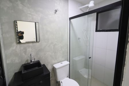 Banheiro de kitnet/studio para alugar com 1 quarto, 21m² em Presidente Altino, Osasco