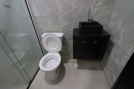 Banheiro Social de kitnet/studio para alugar com 1 quarto, 21m² em Presidente Altino, Osasco