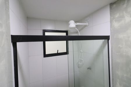 Banheiro Social de kitnet/studio para alugar com 1 quarto, 21m² em Presidente Altino, Osasco