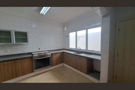Casa de condomínio à venda com 300m², 4 quartos e 4 vagas