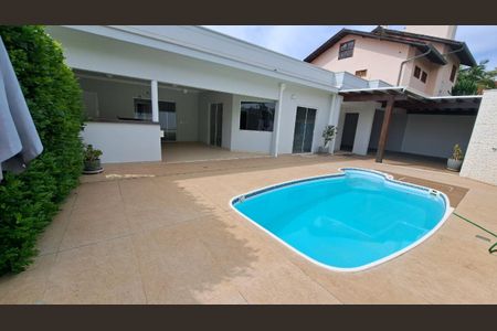 Casa de condomínio à venda com 300m², 4 quartos e 4 vagas