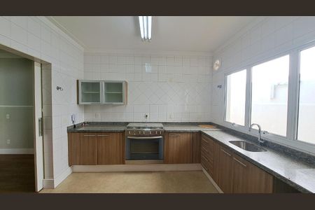 Casa de condomínio à venda com 300m², 4 quartos e 4 vagas
