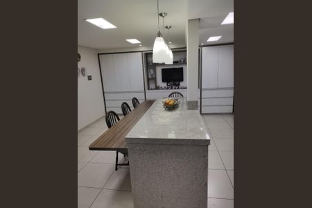 Apartamento à venda com 4 quartos, 330m² em Cambuí, Campinas