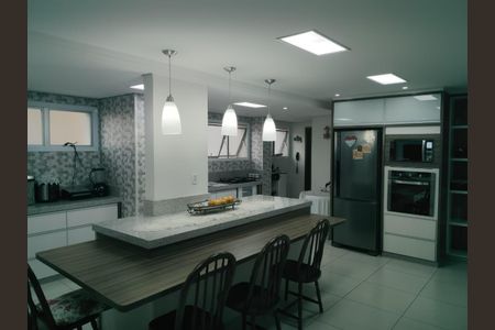 Apartamento à venda com 330m², 4 quartos e 2 vagas