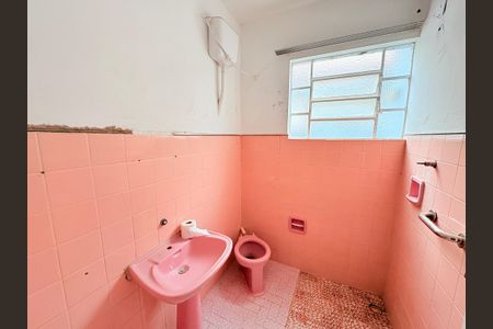 Casa à venda com 80m², 2 quartos e 2 vagasBanheiro Social