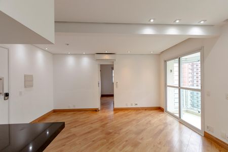Sala de apartamento para alugar com 2 quartos, 74m² em Santo Amaro, São Paulo