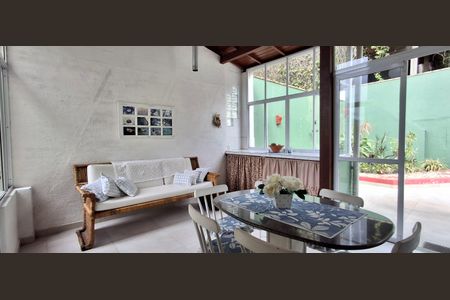 Casa para alugar com 320m², 5 quartos e 4 vagas Casa para alugar com 320m², 5 quartos e 4 vagasSala 4
