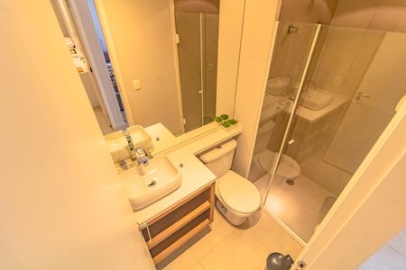 Apartamento à venda com 77m², 2 quartos e 1 vaga Apartamento à venda com 77m², 2 quartos e 1 vagaBanheiro Social