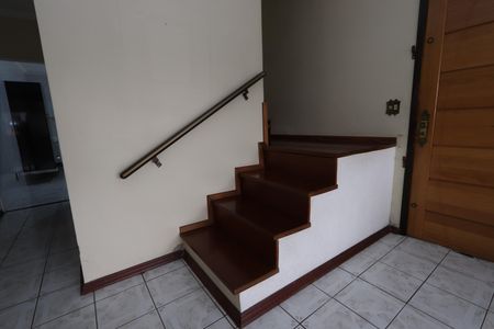 Casa à venda com 195m², 3 quartos e 2 vagasEscadas