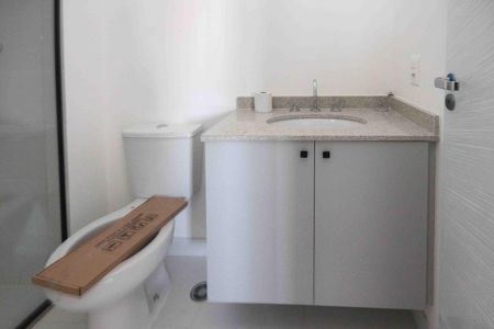 Apartamento à venda com 81m², 3 quartos e 1 vaga Apartamento à venda com 81m², 3 quartos e 1 vagaBanheiro Social