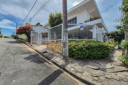 Casa à venda com 299m², 5 quartos e 5 vagas Casa à venda com 299m², 5 quartos e 5 vagasFachada e Plaquinha
